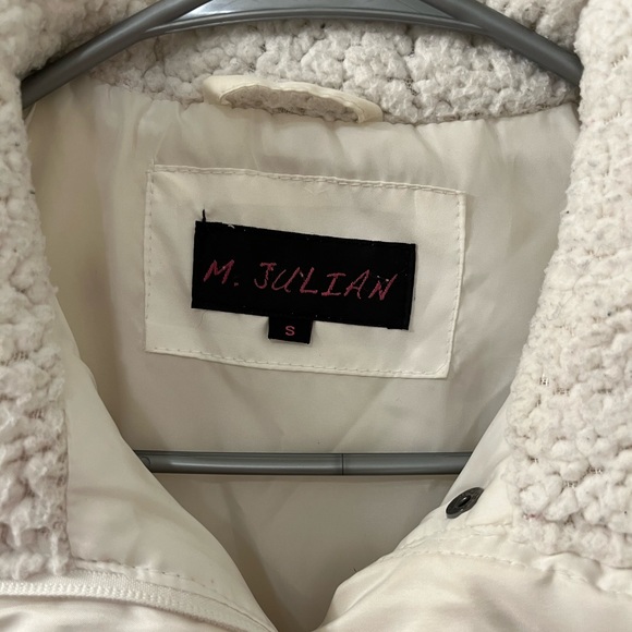 Cream-colored puffer vest - Picture 2 of 4